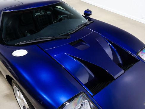 Used 2005 Ford GT RWD image 57