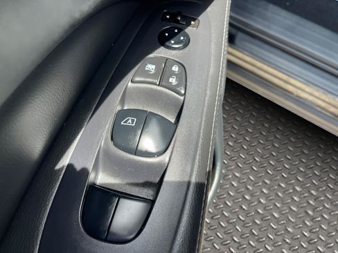Used 2020 Nissan Pathfinder S AWD/4WD image 12