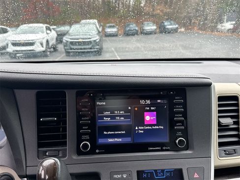 Used 2020 Toyota Sienna XLE image 26