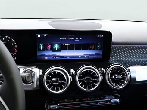 Certified 2025 Mercedes-Benz GLB 250 GLB 250 image 22