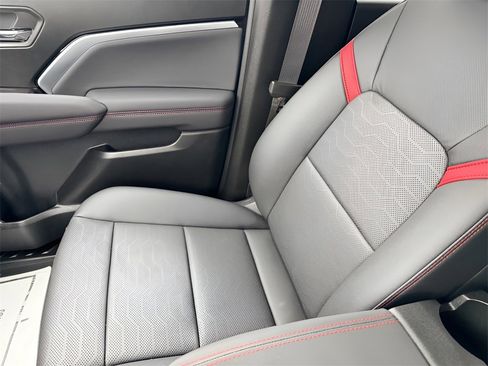 Used 2024 Chevrolet Colorado Z71 w/ Z71 Convenience Package 2 image 28