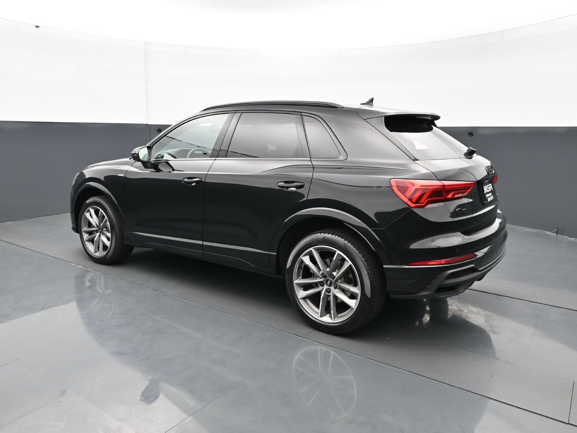 Used 2025 Audi Q3 2.0T Premium w/ Convenience Package AWD/4WD image 4