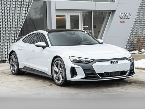 Used 2023 Audi e-tron GT Prestige w/ Prestige Package image 2