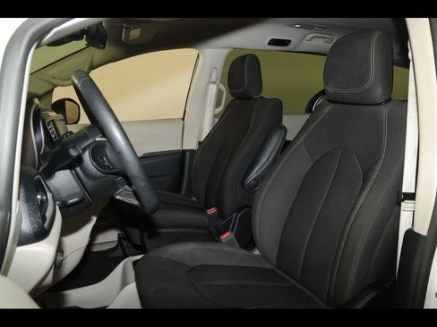 Used 2023 Chrysler Voyager LX FWD image 22