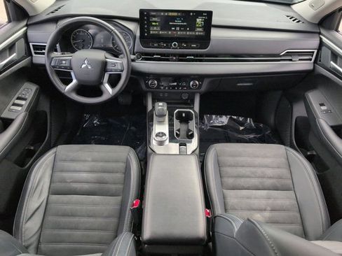 Used 2025 Mitsubishi Outlander SE FWD image 26