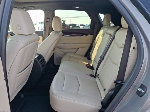 Used 2018 Cadillac XT5 Luxury w/ Driver Awareness Package AWD/4WD image 10