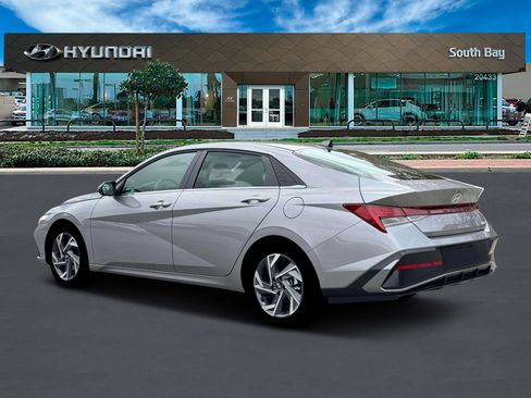 New 2026 Hyundai Elantra Limited image 4