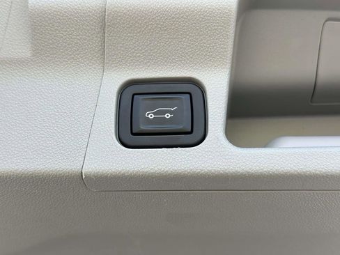 Used 2020 GMC Acadia SLT image 9