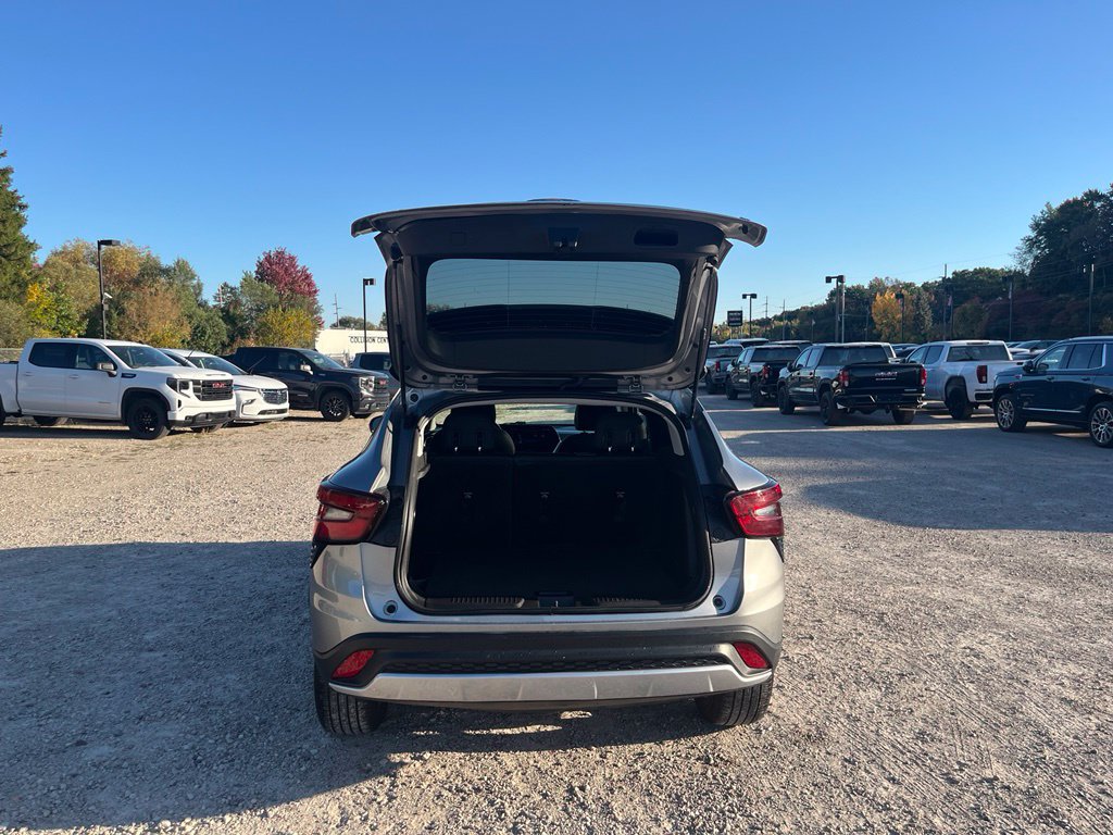 Used 2025 Chevrolet Trax LT w/ LT Convenience Package FWD image 8