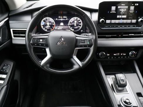 Used 2024 Mitsubishi Outlander SE image 4