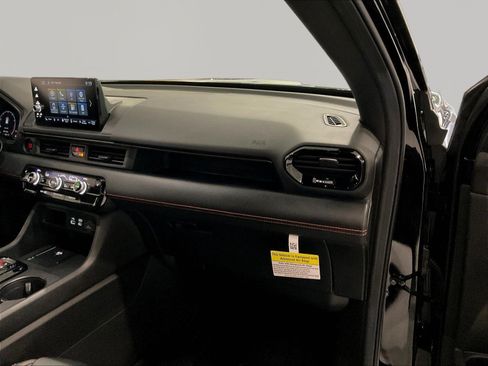 Used 2025 Honda Pilot TrailSport image 26