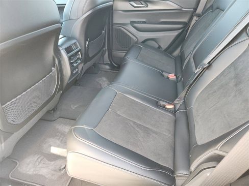 New 2025 Jeep Grand Cherokee Altitude image 21