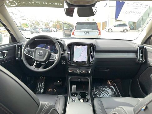 Certified 2025 Volvo XC40 B5 Core image 17