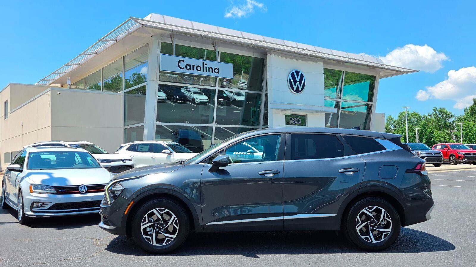 Used 2023 Kia Sportage LX FWD image 2