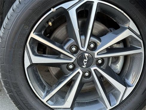 Used 2024 Kia Forte LXS image 9