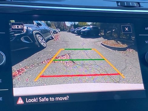 Certified 2022 Volkswagen Tiguan SE w/ Panoramic Sunroof Package image 16