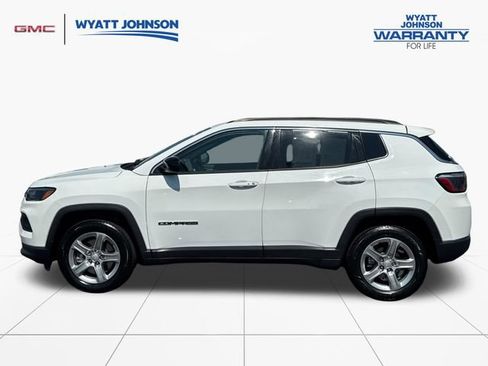 Used 2024 Jeep Compass Latitude AWD/4WD image 2