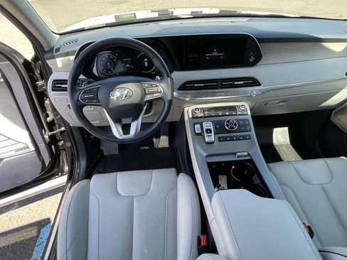 Certified 2022 Hyundai Palisade Limited w/ Winter Package AWD/4WD image 12