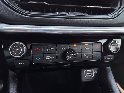 Used 2023 Jeep Compass High Altitude image 21