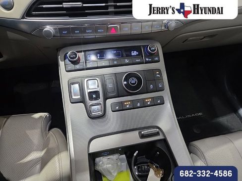 Used 2022 Hyundai Palisade Calligraphy image 12