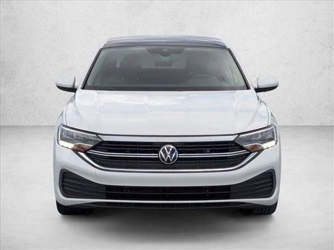 Used 2023 Volkswagen Jetta SE w/ Panoramic Sunroof Package FWD image 2