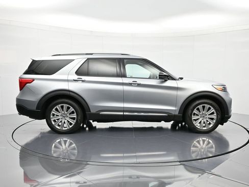 Certified 2022 Ford Explorer Limited w/ Limited Technology Package image 4