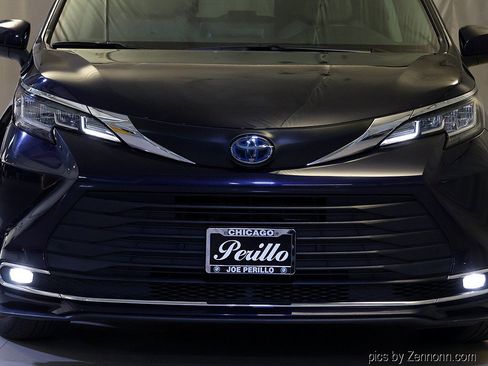 Used 2022 Toyota Sienna XLE FWD image 6