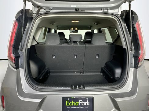 Used 2025 Kia Soul LX w/ LX Technology Package FWD image 27