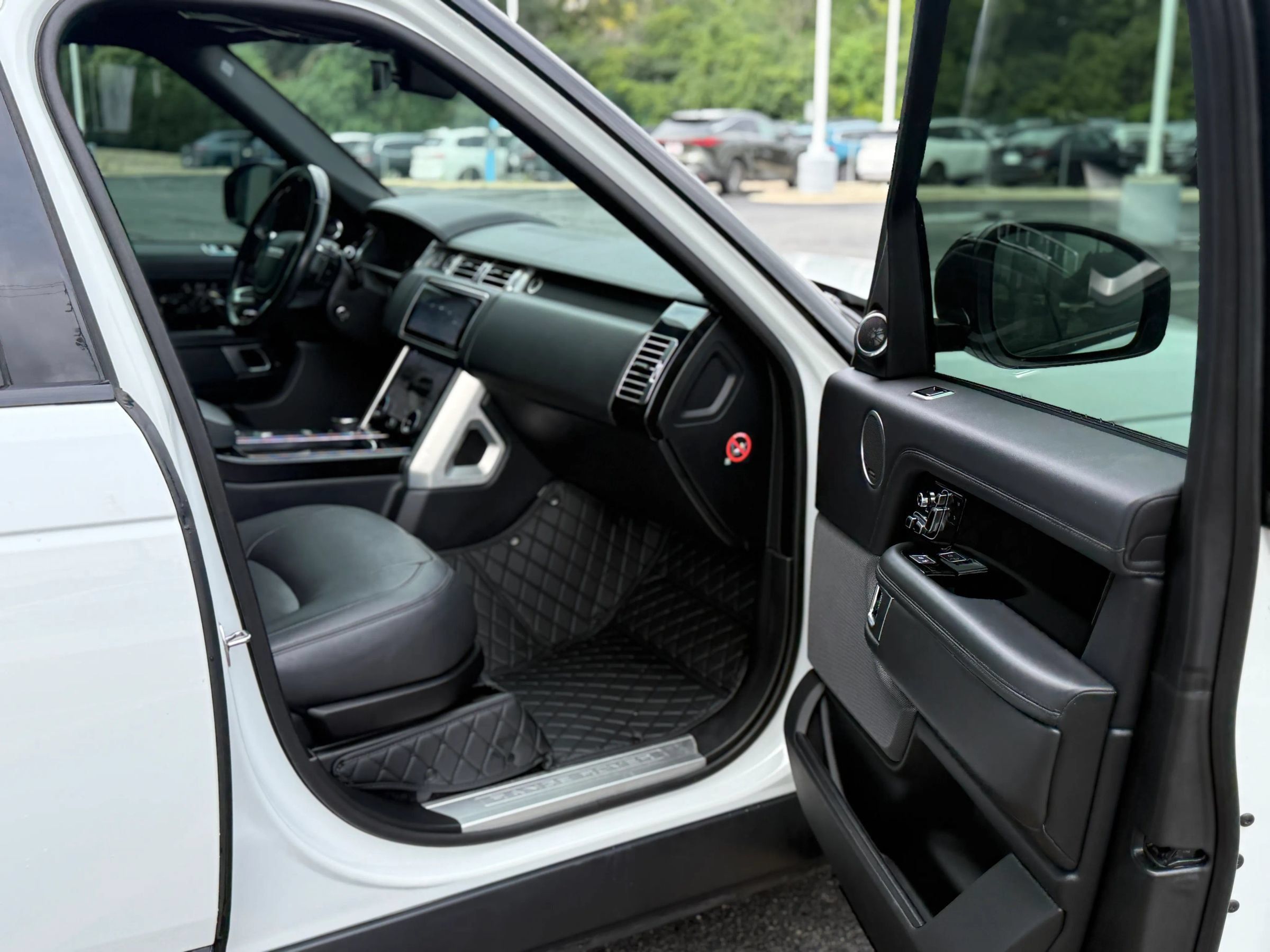 Used 2018 Land Rover Range Rover HSE AWD/4WD image 14