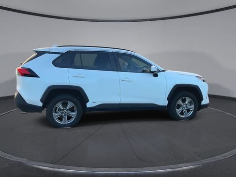 Used 2024 Toyota RAV4 LE AWD/4WD image 9