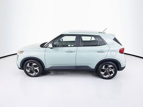 Used 2025 Hyundai Venue SEL FWD image 4