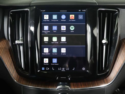 Used 2024 Volvo XC60 B5 Plus image 6