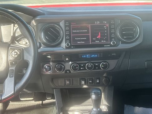 Used 2022 Toyota Tacoma TRD Off-Road image 28