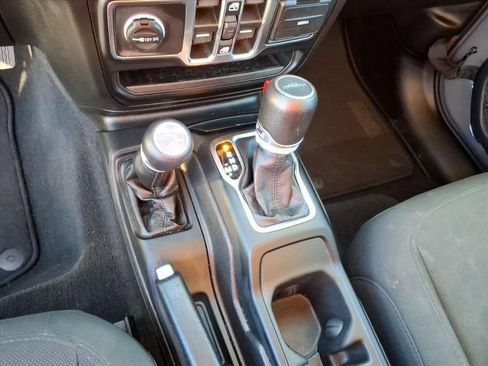 Used 2023 Jeep Gladiator Sport image 33