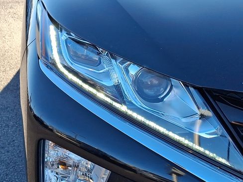 Used 2018 Mitsubishi Eclipse Cross LE image 9