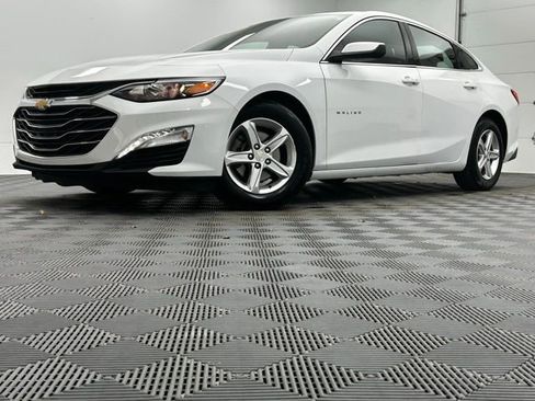 Used 2023 Chevrolet Malibu LT image 2