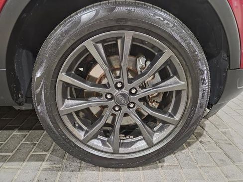 Used 2018 Ford Explorer XLT w/ Equipment Group 202A image 9