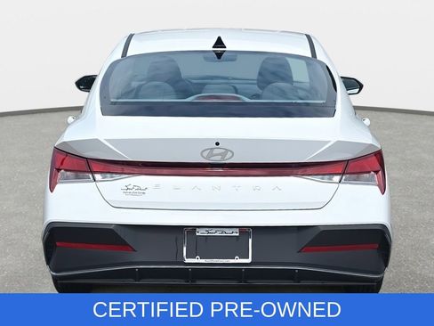 Certified 2025 Hyundai Elantra SE FWD image 6