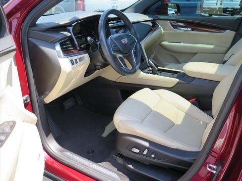 Used 2018 Cadillac XT5 Luxury FWD image 9