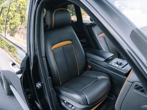 Used 2020 Rolls-Royce Cullinan Black Badge AWD/4WD image 29