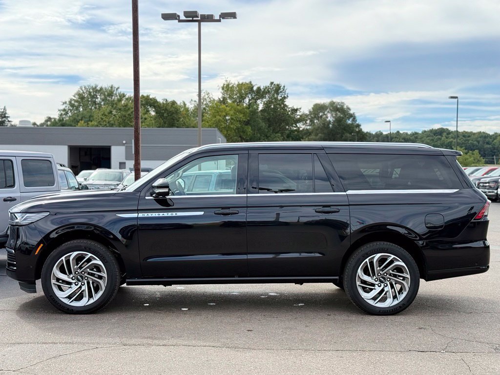 Used 2025 Lincoln Navigator L Reserve AWD/4WD image 50