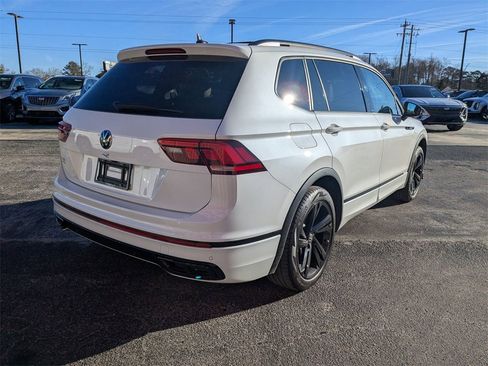 Used 2024 Volkswagen Tiguan SE R-Line image 8