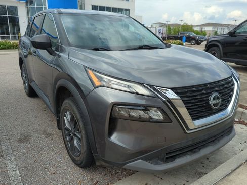 Used 2022 Nissan Rogue S image 2