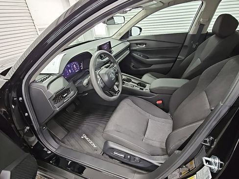Used 2025 Honda Accord SE image 11