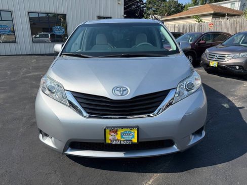 Used 2014 Toyota Sienna LE FWD image 43