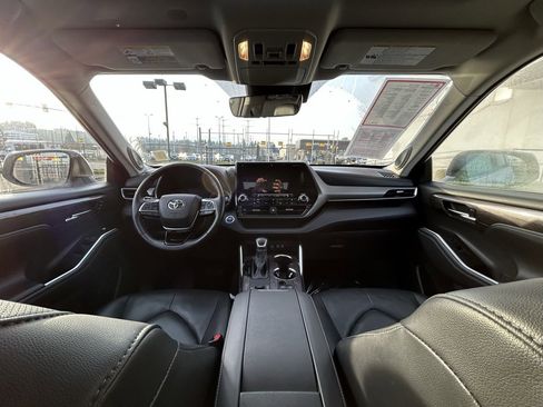 Certified 2021 Toyota Highlander Limited image 19