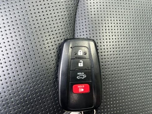 Used 2023 Toyota Highlander Limited AWD/4WD image 31