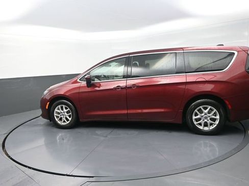 Used 2022 Chrysler Voyager LX FWD image 84