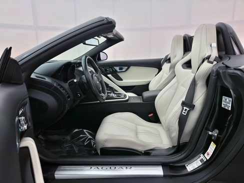 Used 2016 Jaguar F-TYPE S image 31