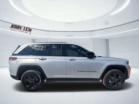 New 2025 Jeep Grand Cherokee Limited w/ Black Appearance Package image 2